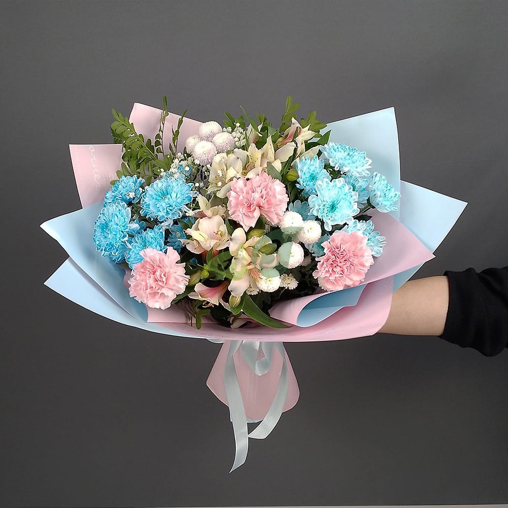 Букет из ярких ирисов, хризантем и гербер Летняя ночь